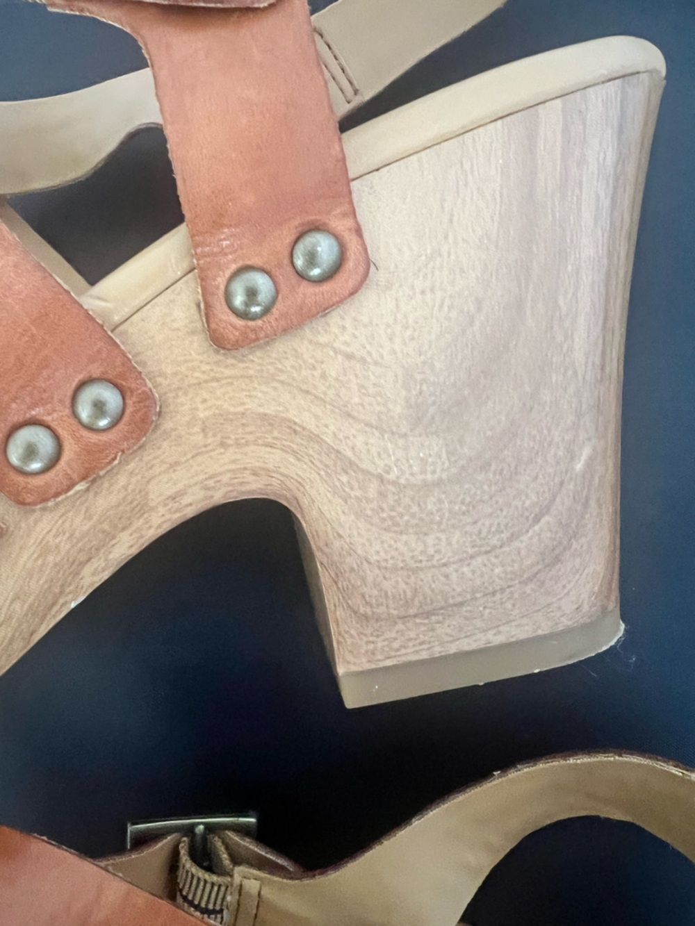 KORKS 'Abloom' Women's
Platform Slingback Leather Riveted
Clog: Size 9.5 - Picture 13 of 16